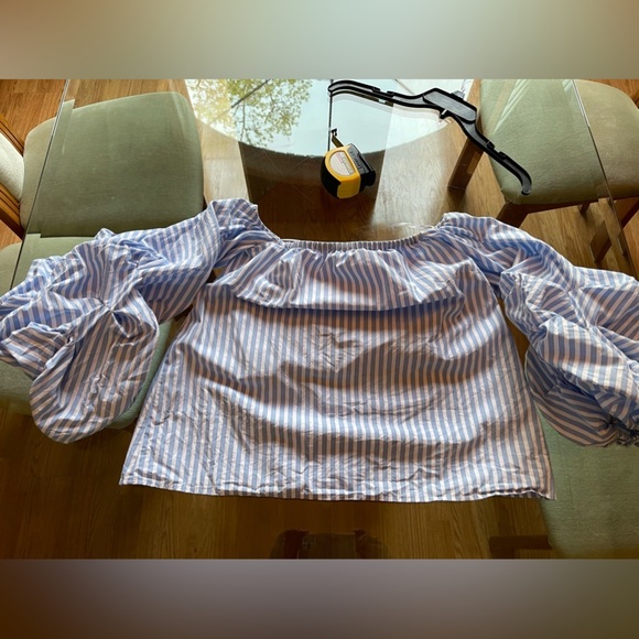 Super cute top from Petersyn. Size XS/S - Picture 4 of 13
